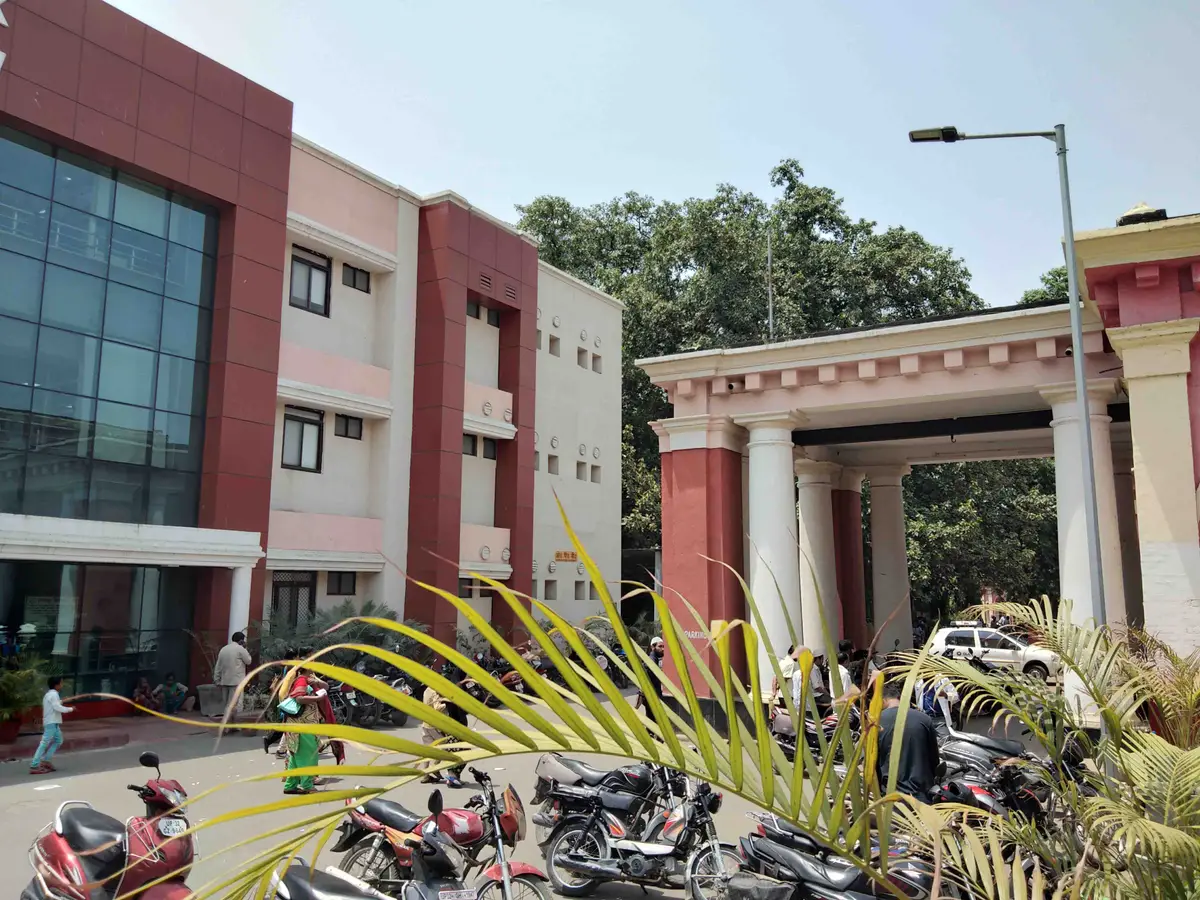 Balrampur Hospital Lucknow: campus photo 4