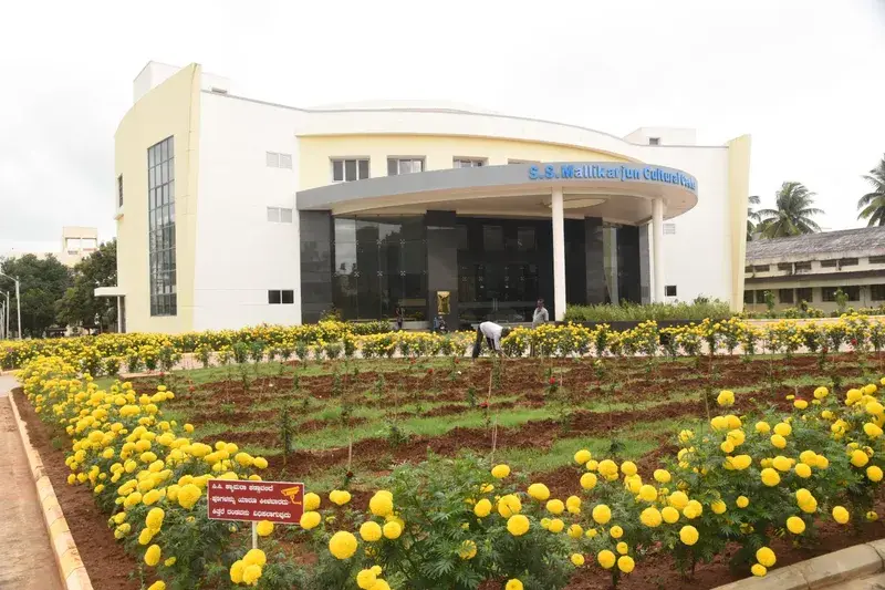 Bapuji Institute of Engineering & Technology campus photo 1