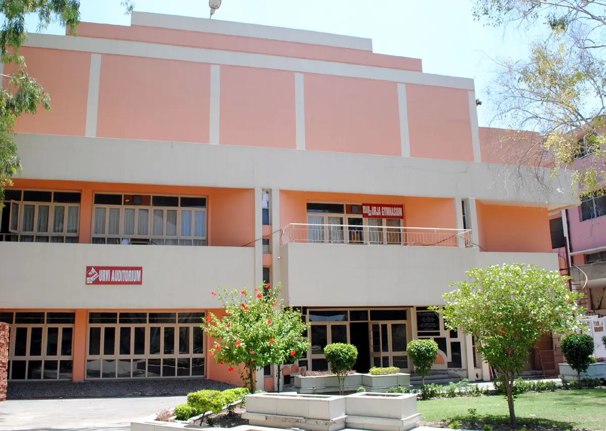 BBK DAV College for Women: campus photo 7