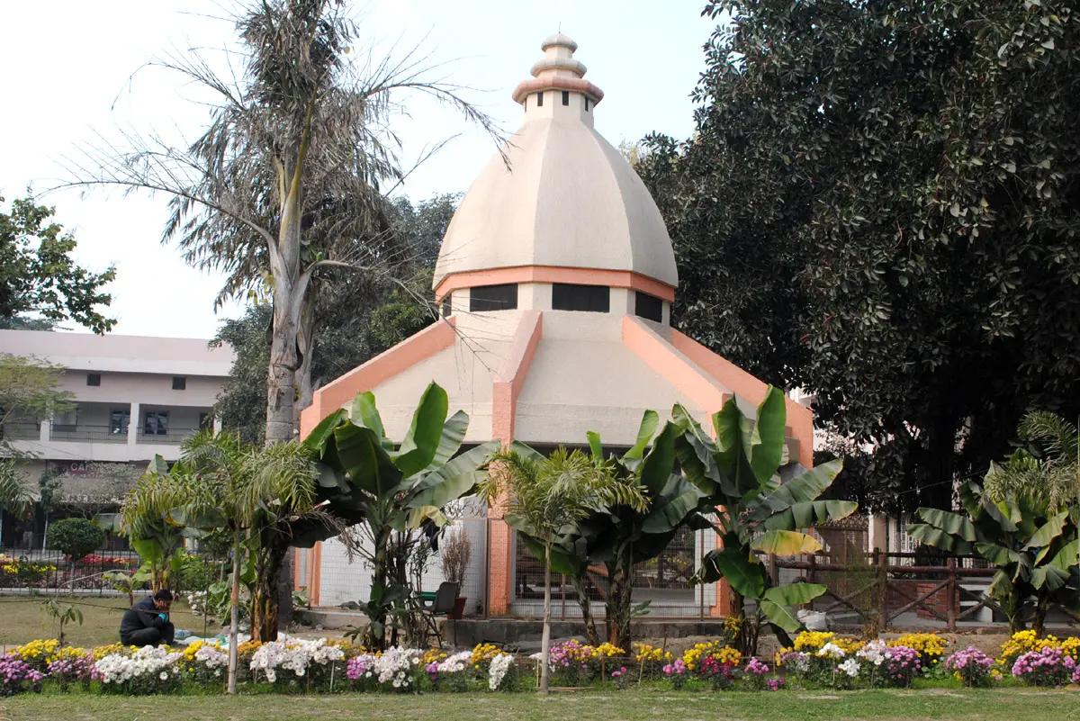 BBK DAV College for Women: campus photo 8