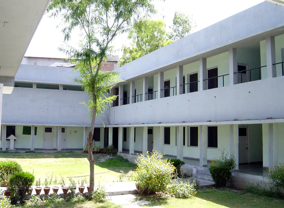 BBK DAV College for Women: campus photo 4