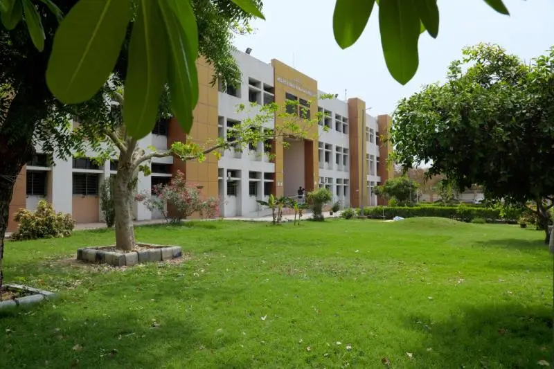 Bhaktraj Dada Khachar Arts & Commerce College: campus photo 2