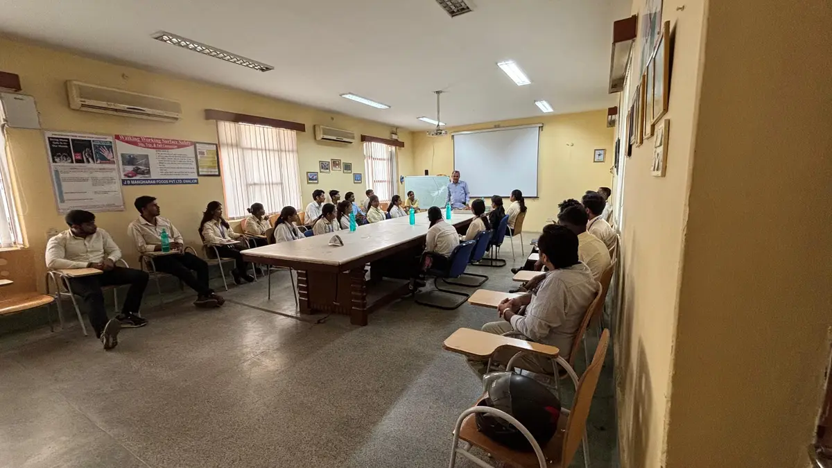 Bhartiya Vidya Mandir College campus photo 7