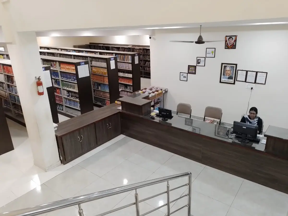 CC-6M campus photo 1