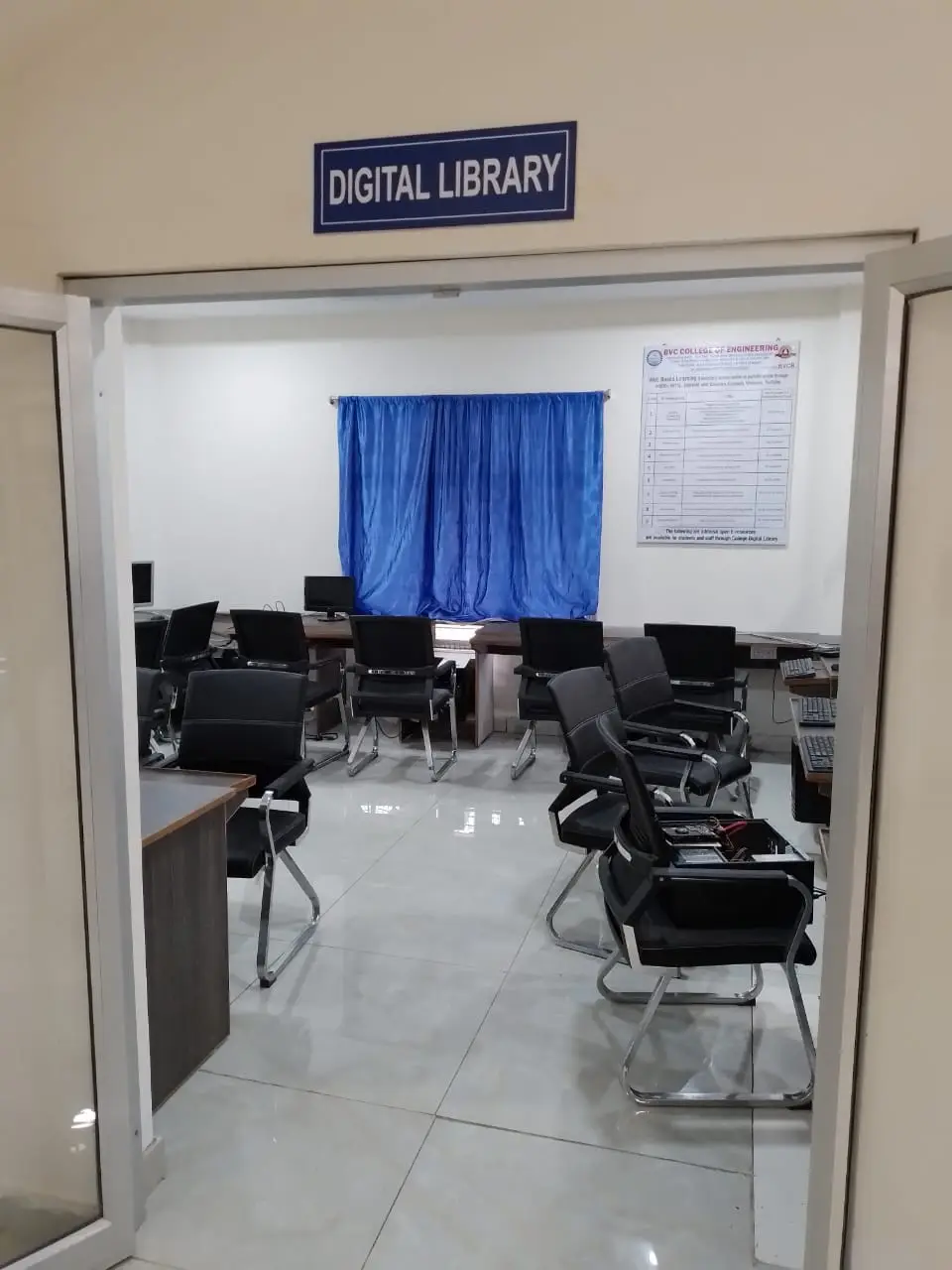 CC-6M campus photo 3