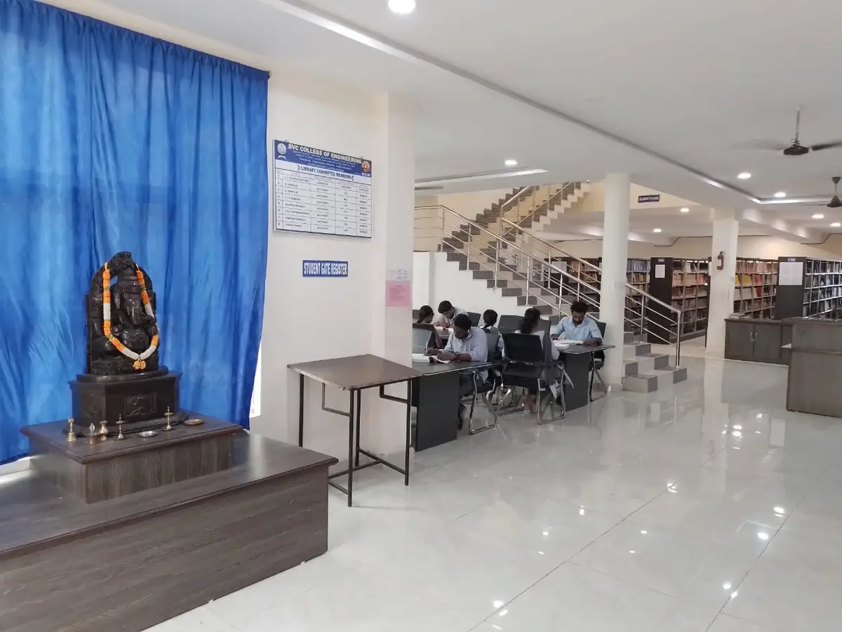CC-6M campus photo 4