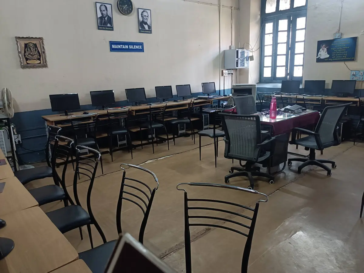 BVVS's BASAVESHWAR ARTS COLLEGE: campus photo 7