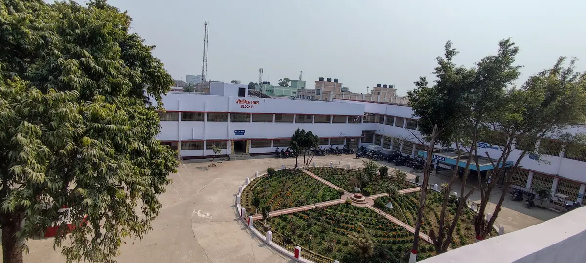 C. M. College (Arts & Commerce) campus photo 2