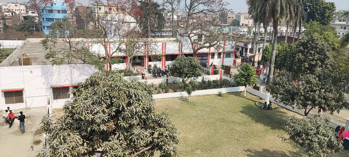 C. M. College (Arts & Commerce) campus photo 3