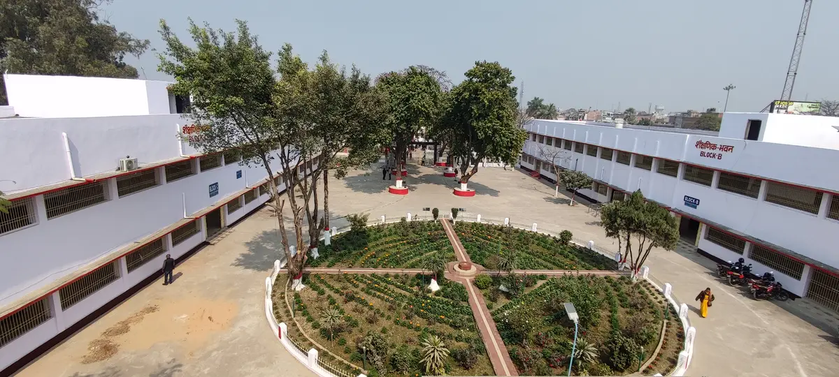 C. M. College (Arts & Commerce) campus photo 1