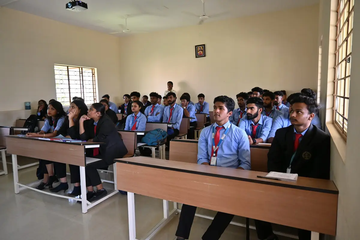 Christ College: campus photo 1