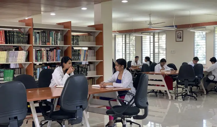 D A Pandu Memorial R V Dental College campus