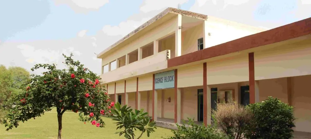 D.A.V. College: campus photo 2