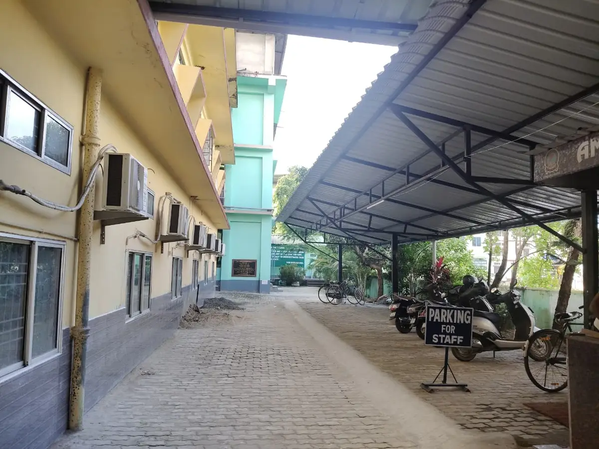 D.H.S.K. Commerce College campus photo 3