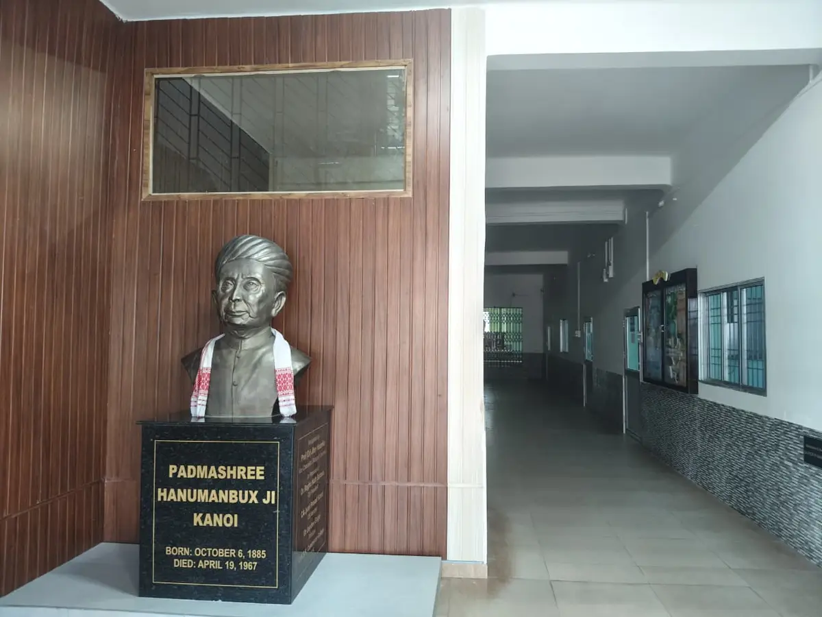D.H.S.K. Commerce College campus photo 4
