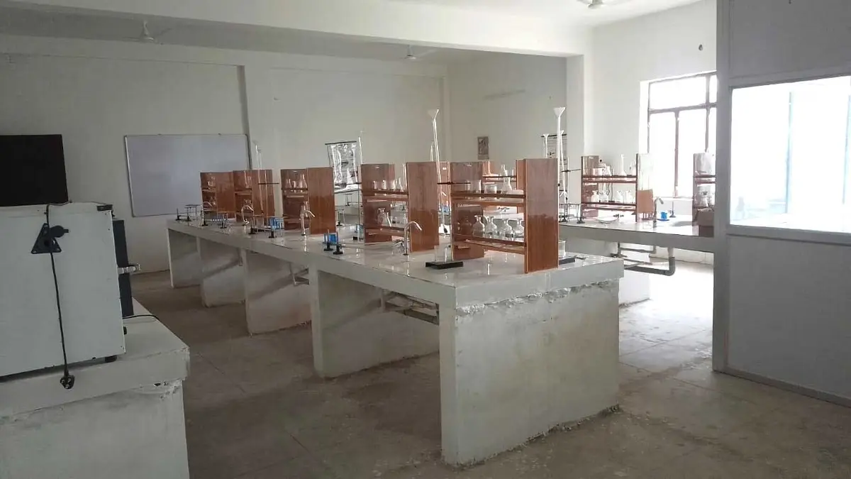 D K D L College of Pharmacy Kaushambi: campus photo 2