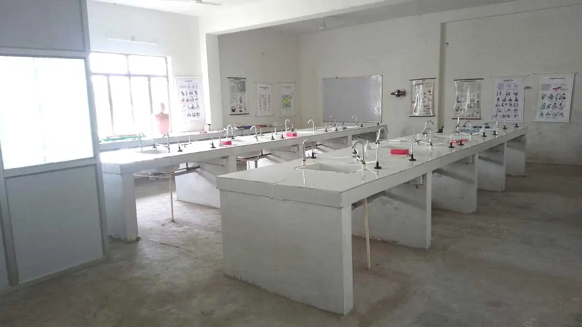 D K D L College of Pharmacy Kaushambi: campus photo 1
