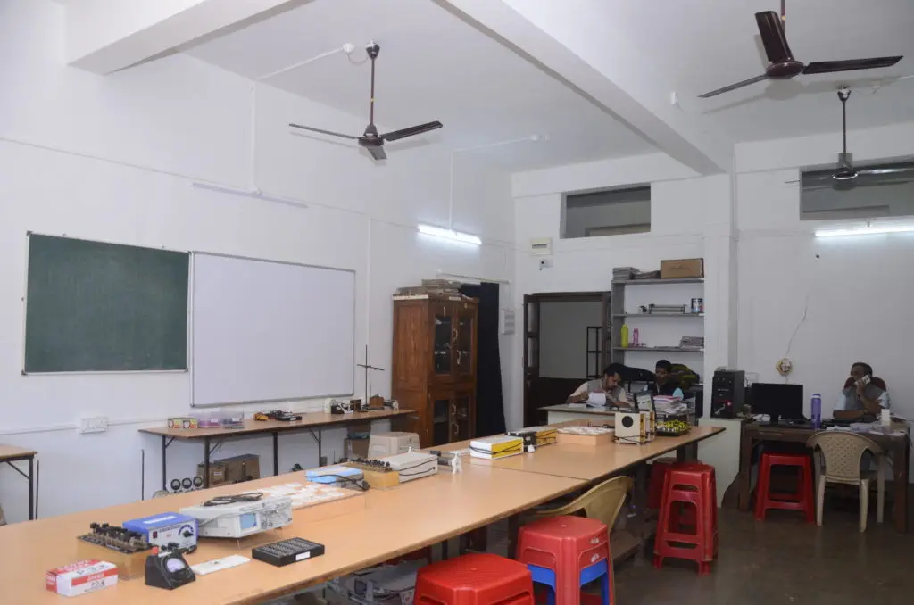 Dapoli Education Societys Dapoli Urban Bank Senior Science College Dapoli: campus photo 8