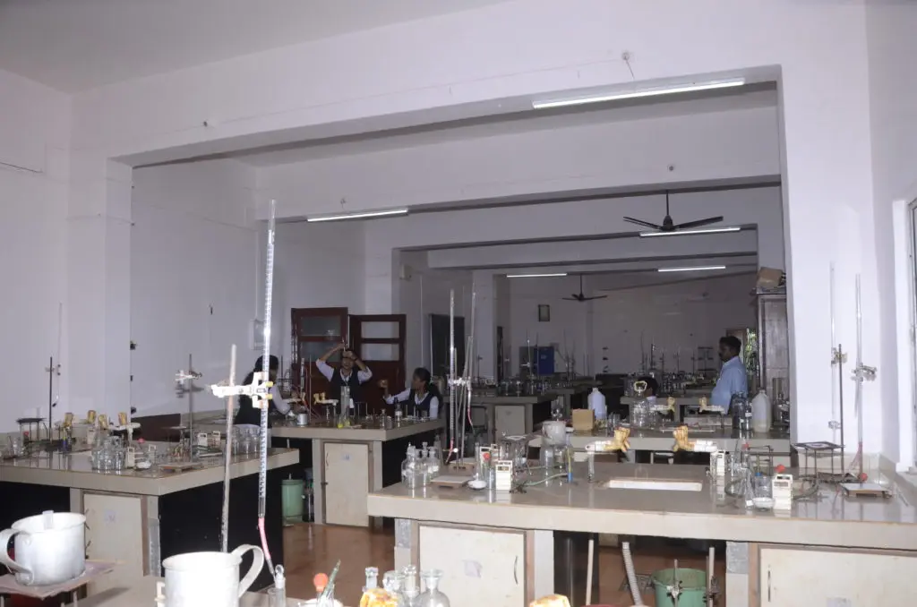 Dapoli urban bank senior science college: campus photo 5