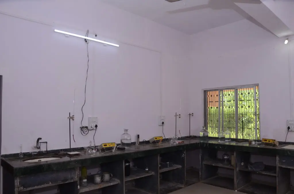 Dapoli urban bank senior science college: campus photo 6