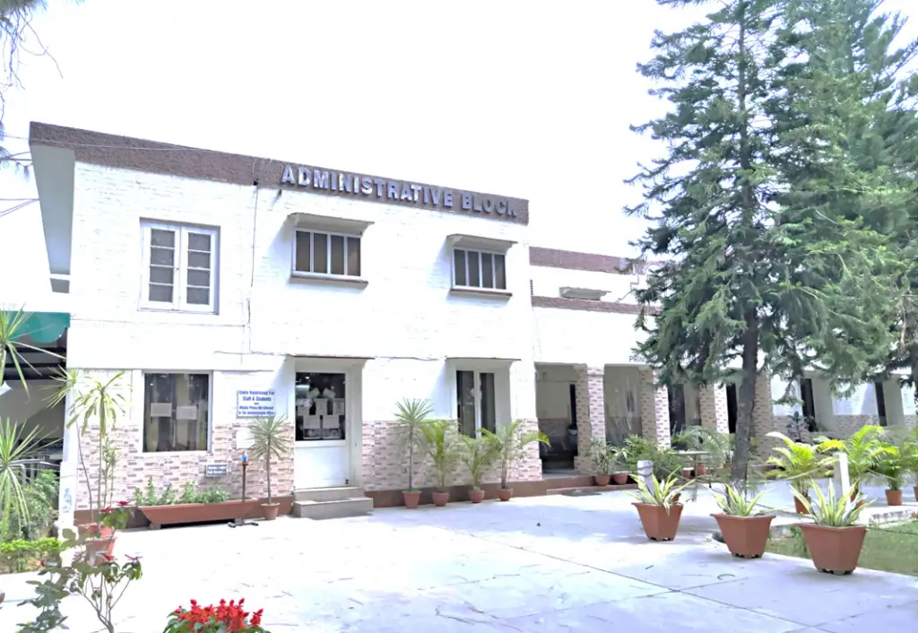 D.A.V. College, Hoshiarpur: campus photo 1