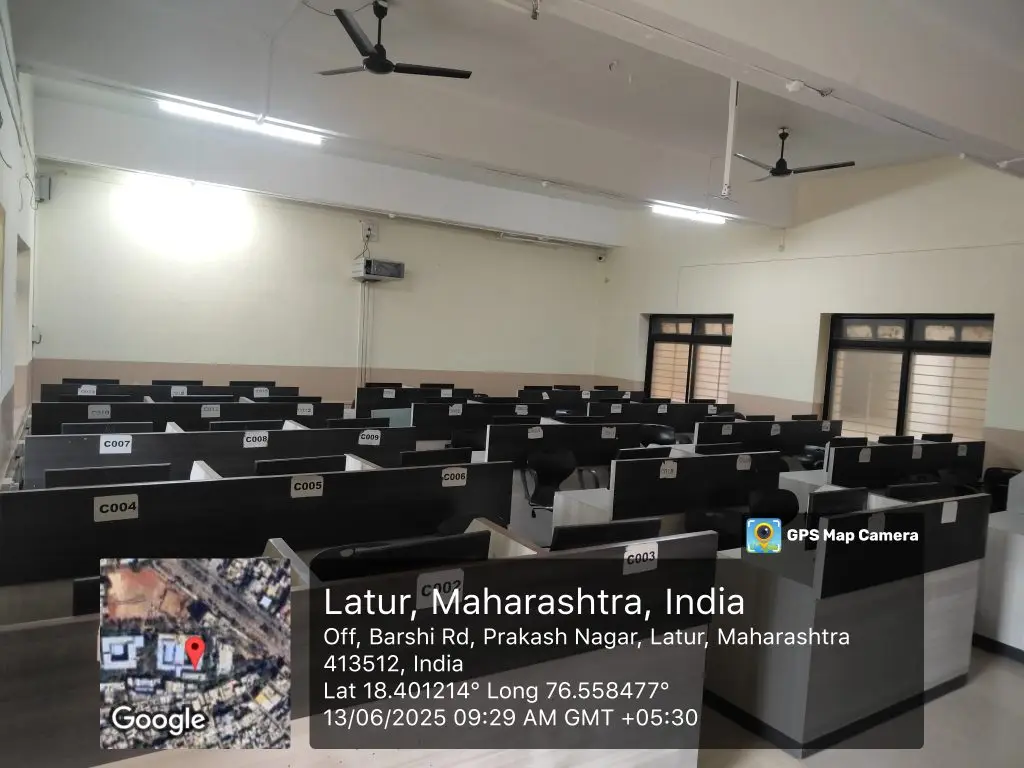 Dayanand Commerce College campus photo 2