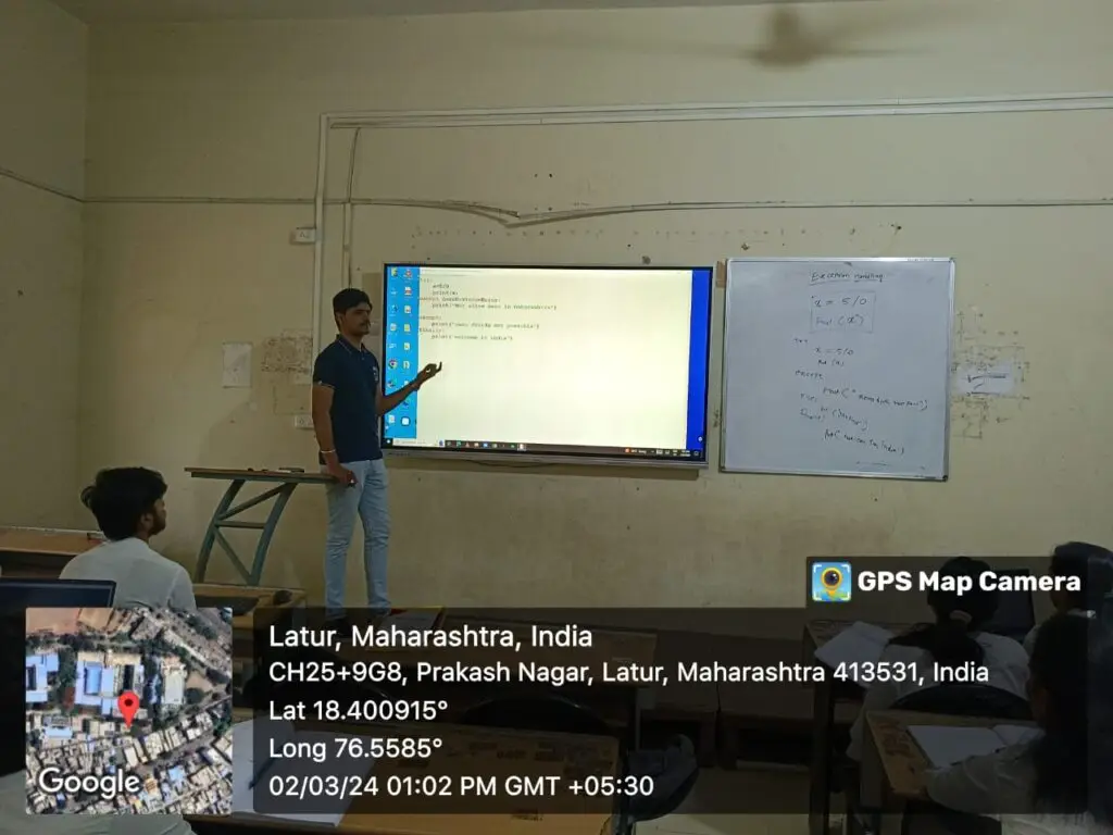 Dayanand Commerce College campus photo 7