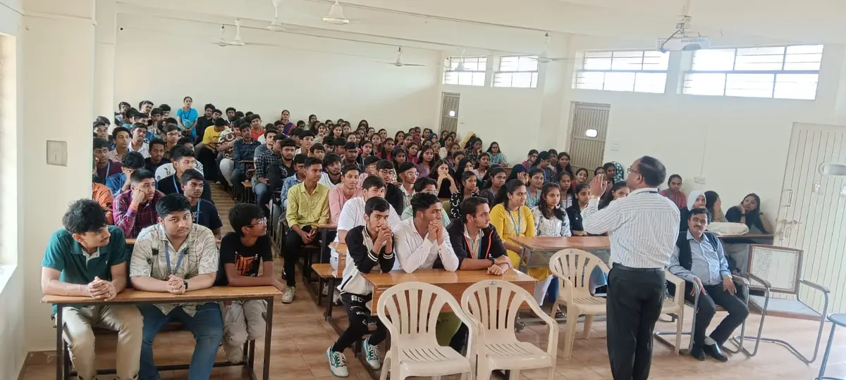 Dayananda Sagar Pre University College: campus photo 4