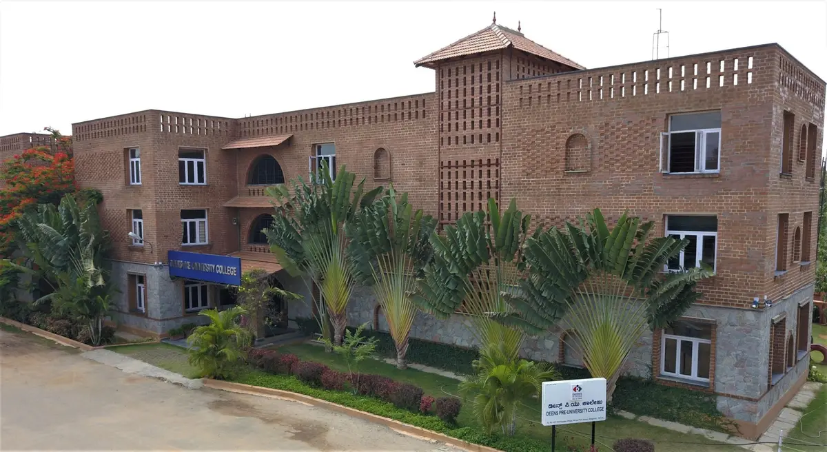 Deens Pre University College: campus photo 1