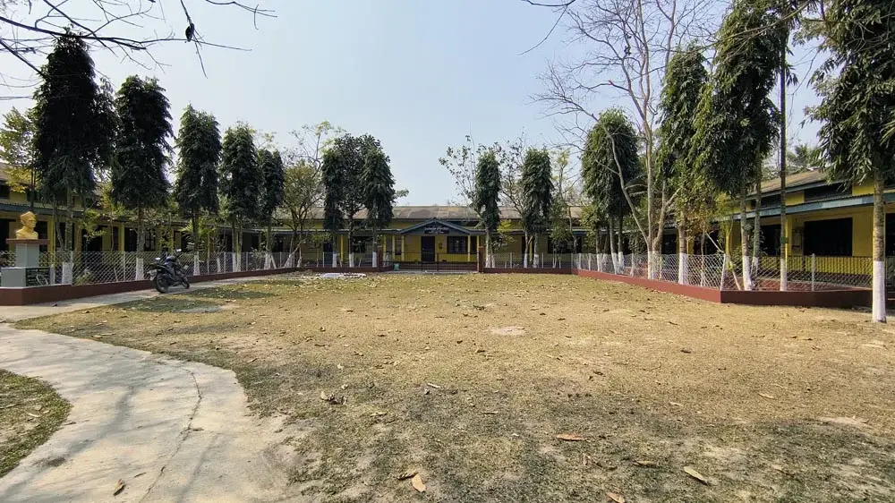 Diet Darrang: campus photo 2