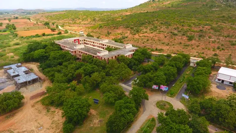 DR campus photo 8