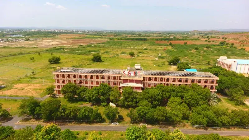 DR campus photo 2