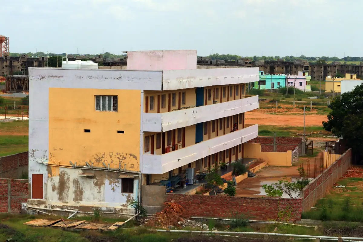 Dr YSR Architecture and Fine Arts University: campus photo 3