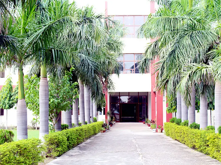 Dronacharya Degree College: campus photo 3