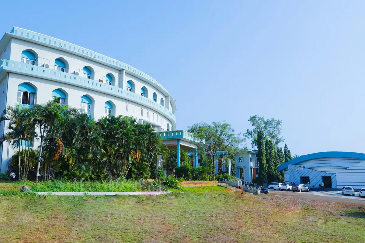 EMEA Arts and Science College: campus photo 4
