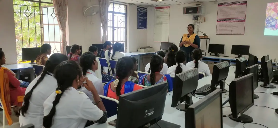 Erode Sengunthar Engineering College: campus photo 8