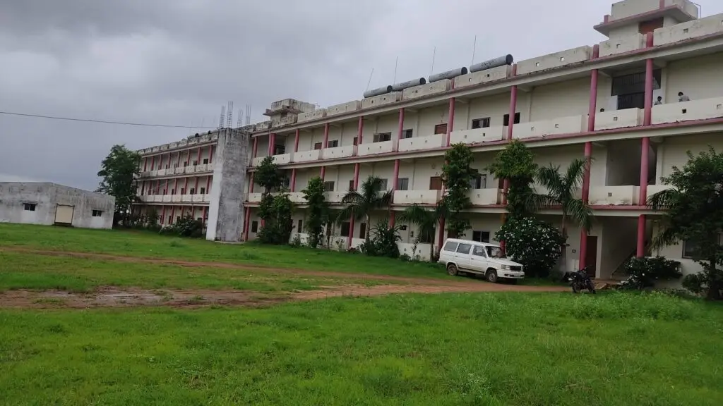 Evergreen Education Society College Kiwlari Sohagpur: campus photo 2