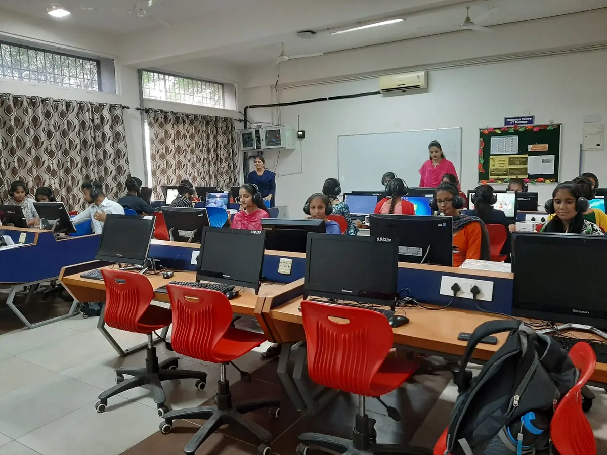 Goswami Ganesh Dutta Sanatan Dharma College campus photo 1