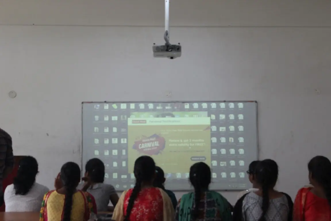 Goswami Ganesh Dutta Sanatan Dharma College campus photo 3