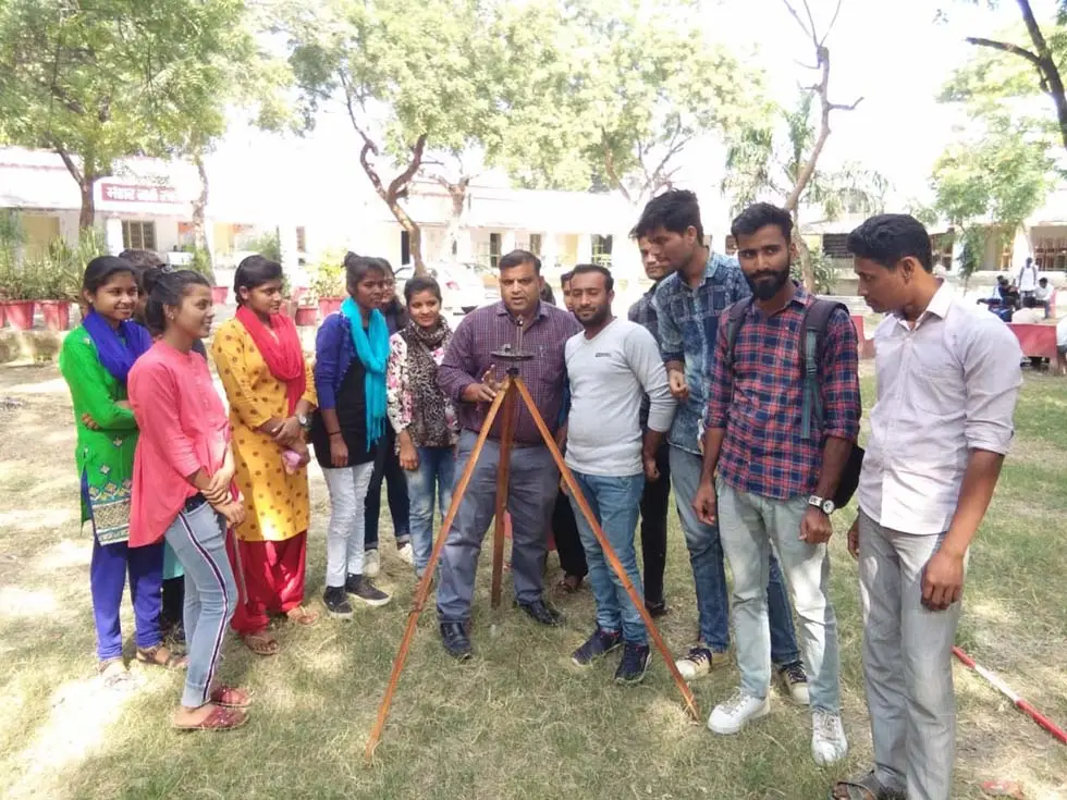 Government Girls College, Aburoad Raj: campus photo 3