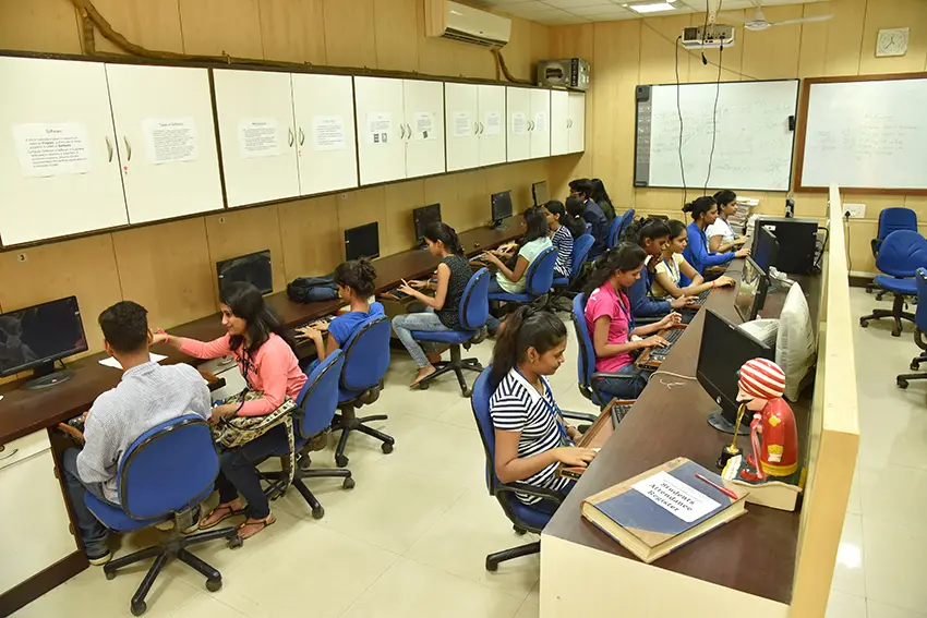 Government of Maharashtra Sydenham College of Commerce & Economics B Road Churchgate Mumbai campus photo 5