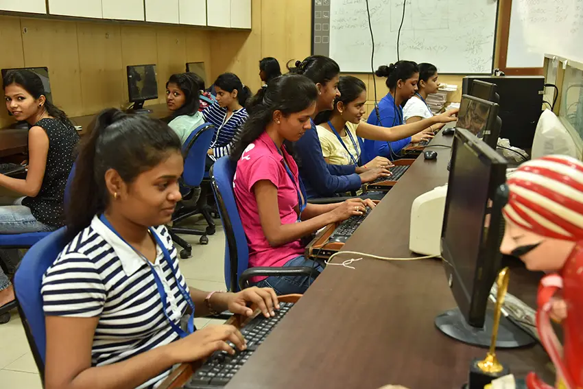 Government of Maharashtra Sydenham College of Commerce & Economics B Road Churchgate Mumbai campus photo 6