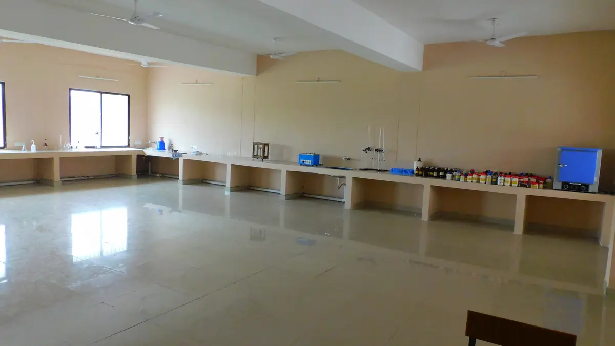 Govt Naveen College Vatgan campus photo 4