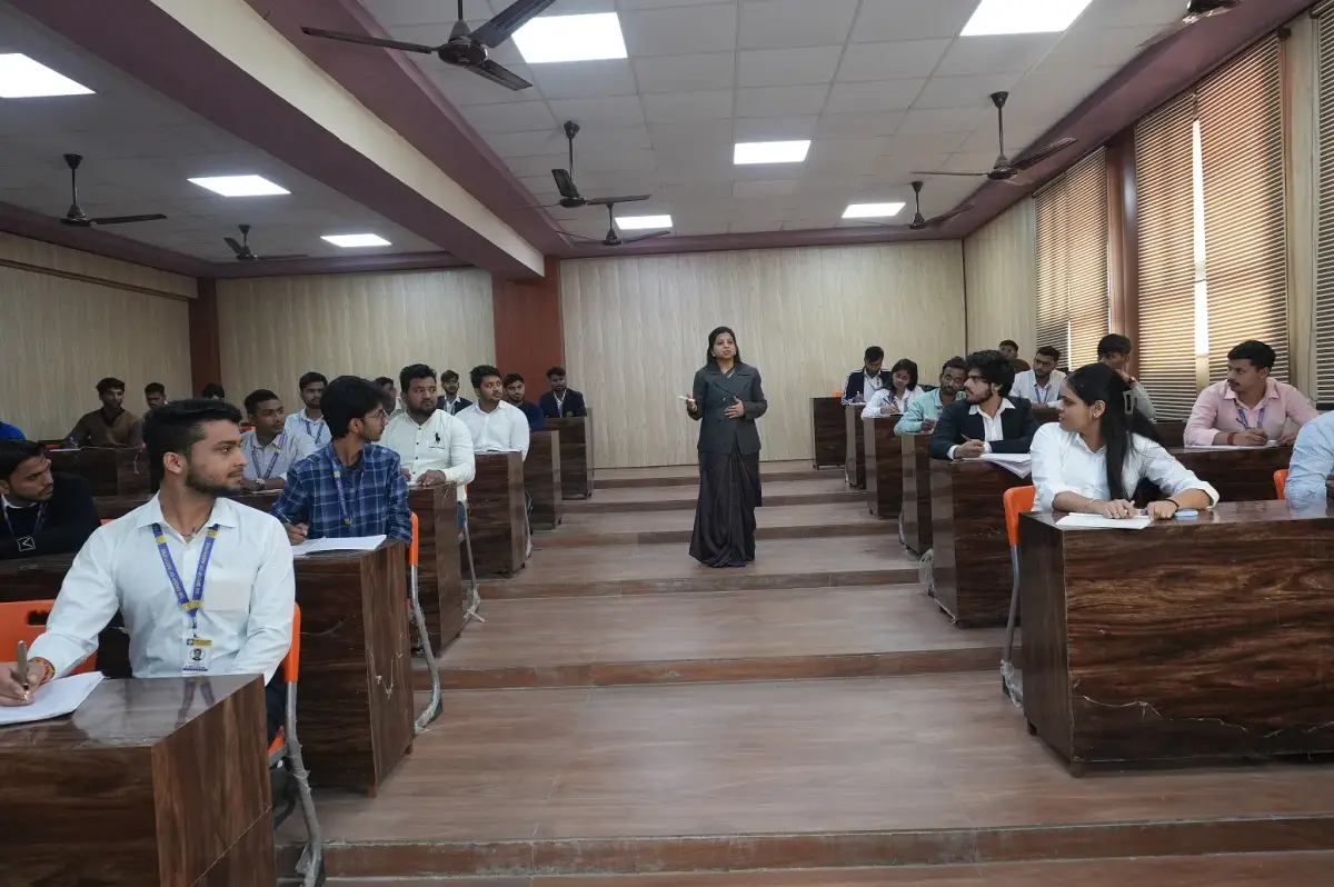 Greater Noida Institute of Management: campus photo 1