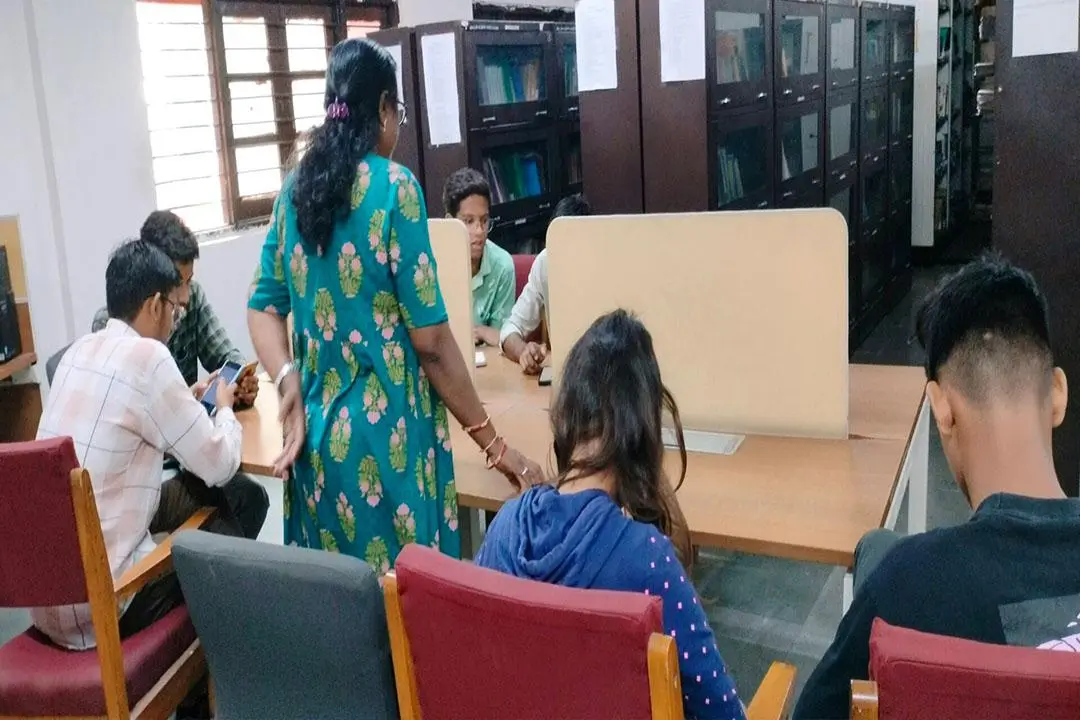 Gujarat Commerce College: campus photo 3