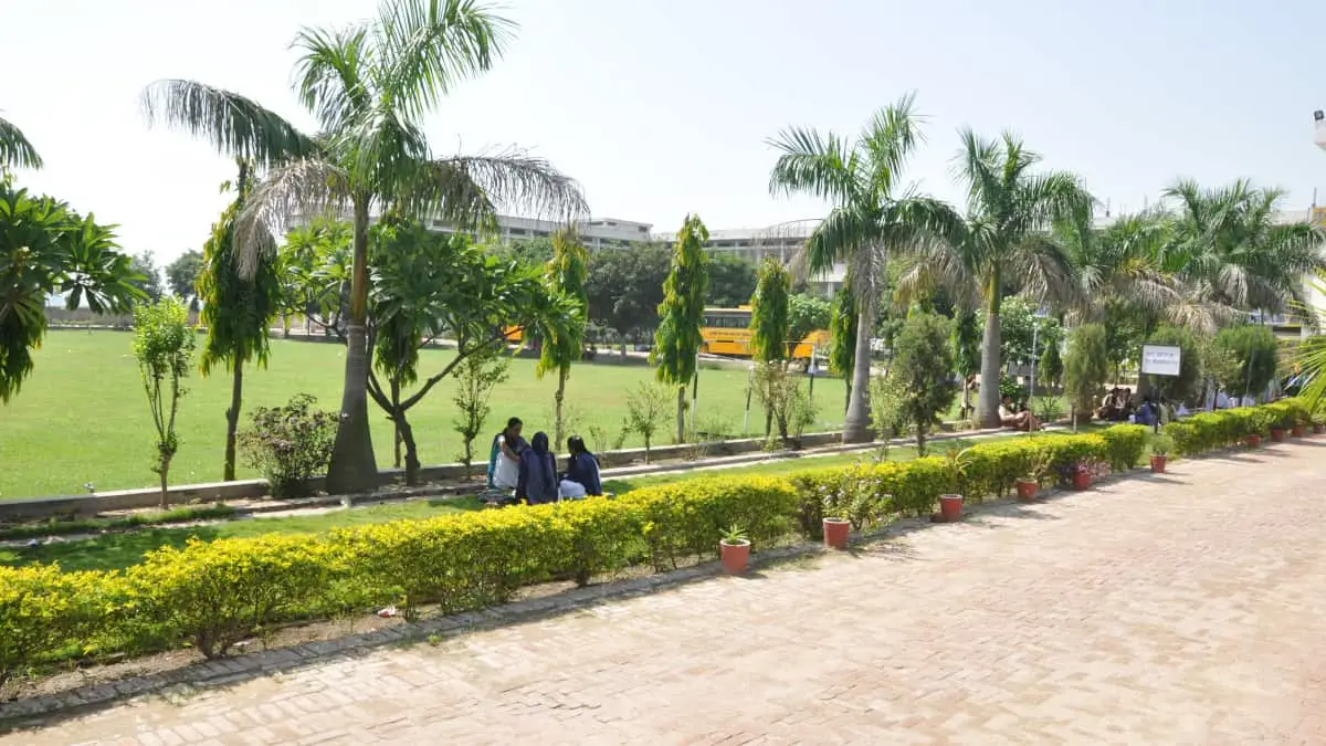 Guru Gobind Singh Khalsaof Education for Women: campus photo 3
