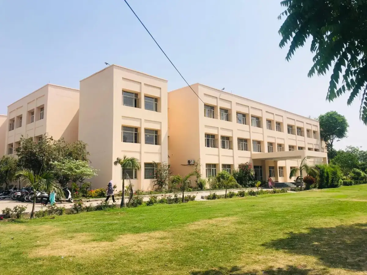 Guru Nanak Dev University College Nakodar: campus photo 1