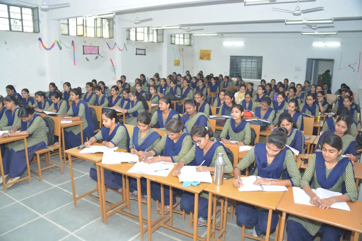 Guru Nanak Girls Post Graduate College: campus photo 2