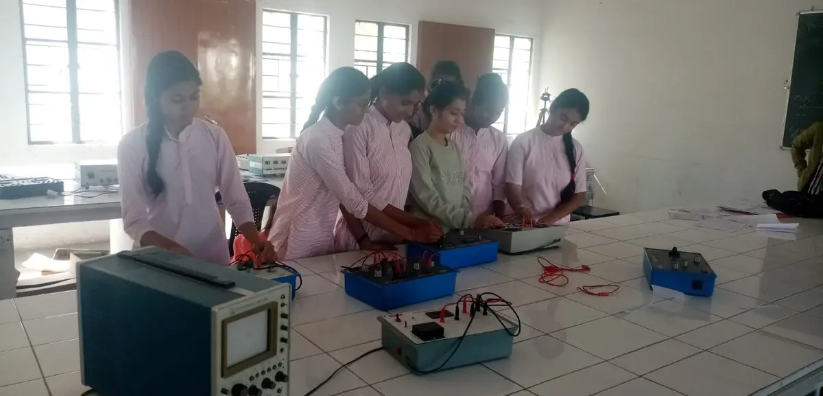 Guru Nanak Girls Post Graduate College: campus photo 3