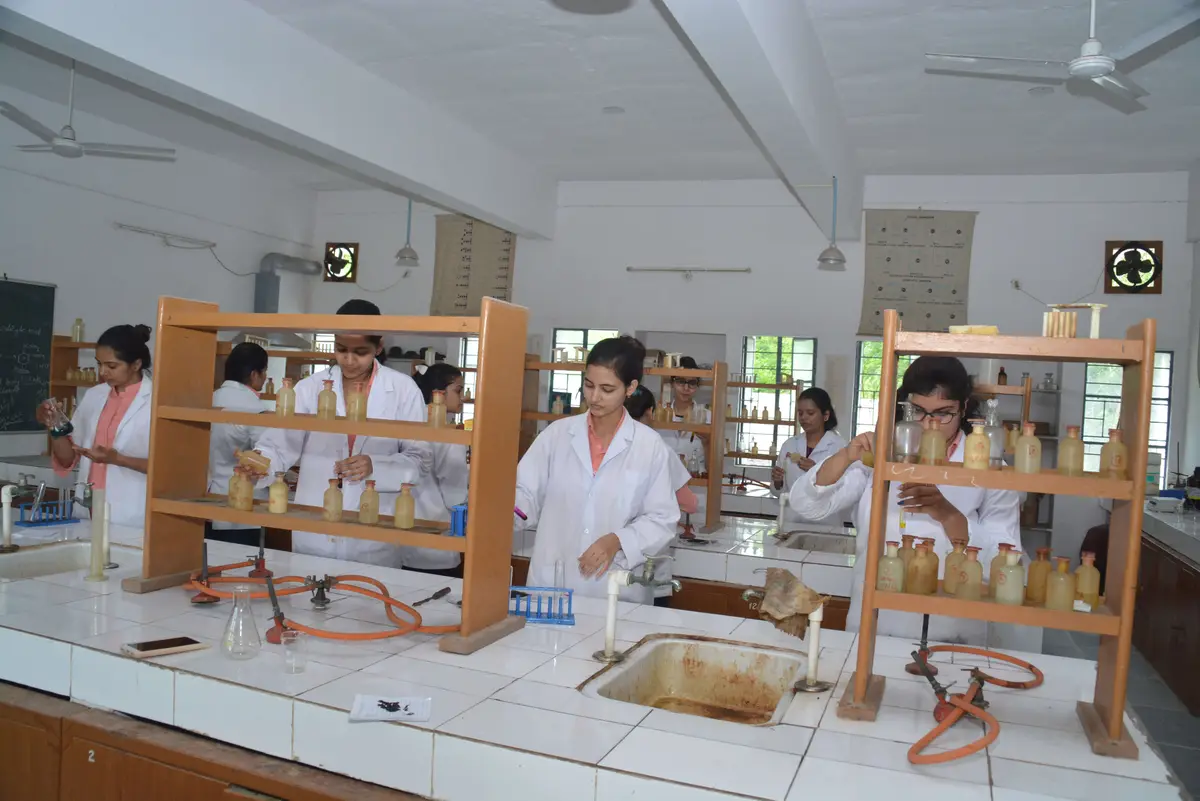 Guru Nanak Girls Post Graduate College: campus photo 8